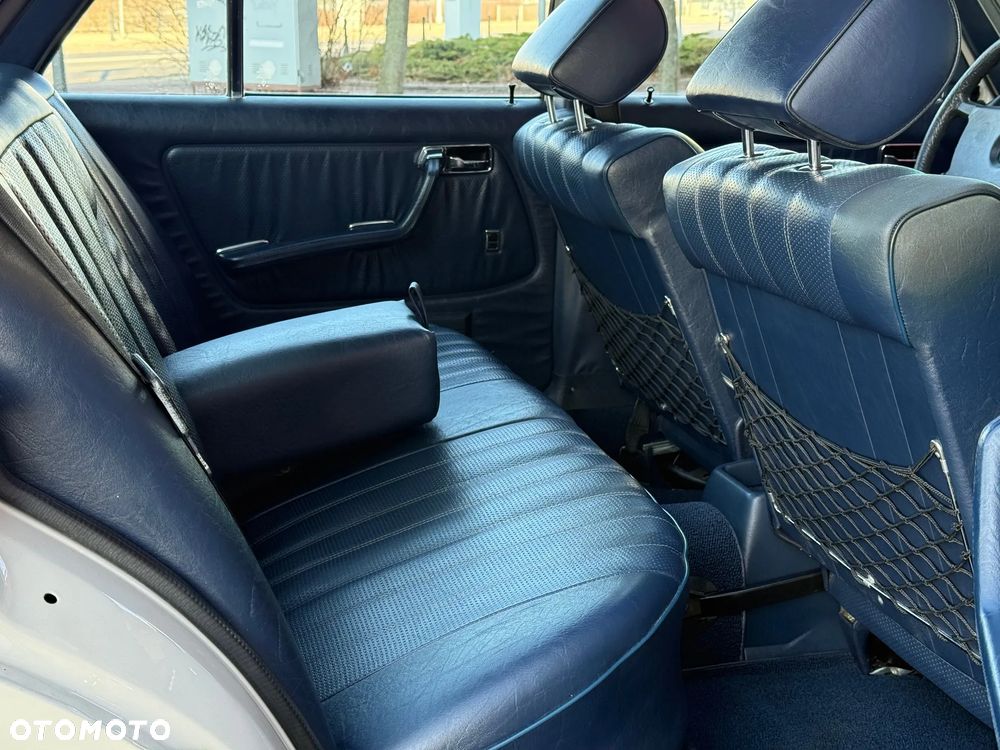 Mercedes-Benz W123 - 22