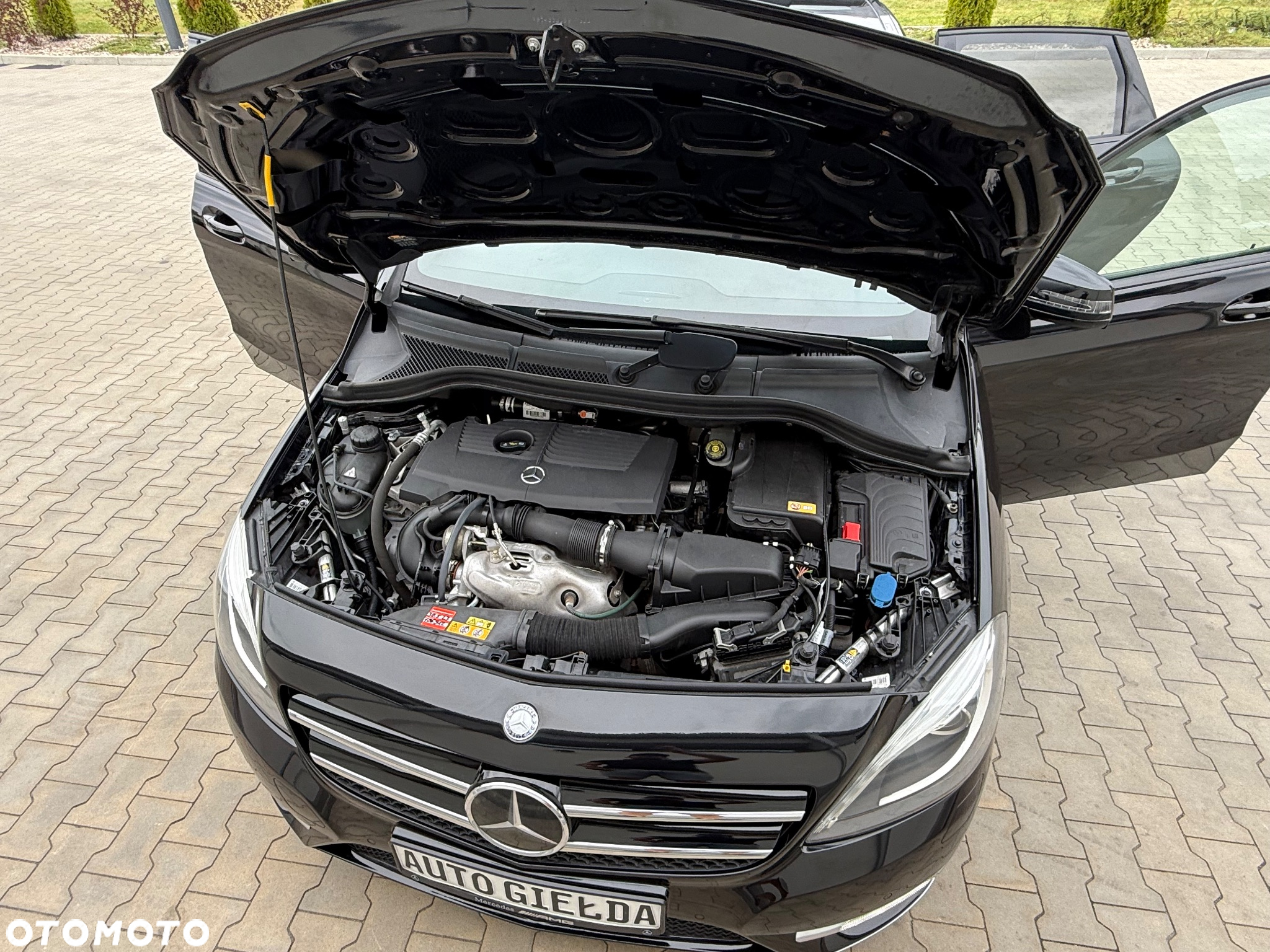 Mercedes-Benz Klasa B 180 UrbanStyle Edition - 38