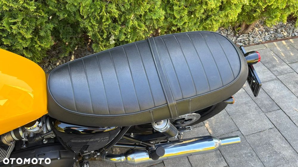 Triumph Bonneville - 3