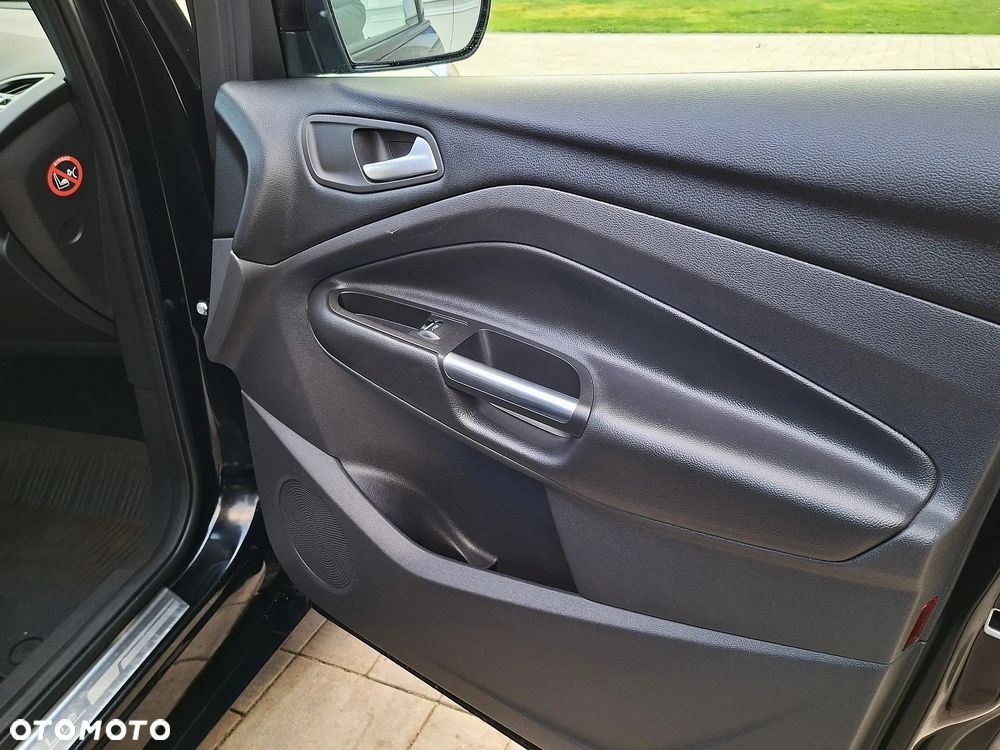 Ford Kuga 1.5 EcoBoost 2x4 ST-Line - 24