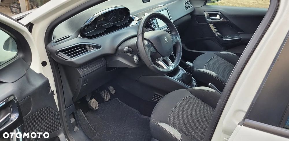 Peugeot 208 82 PureTech Style - 19