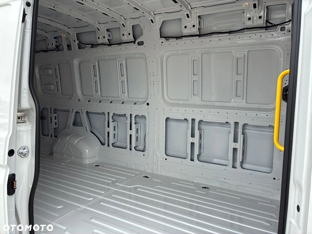 Volkswagen Crafter 35 Furgon L4H3, 2.0BiTDI 177KM, 4490mm, Wysoki dach - 14