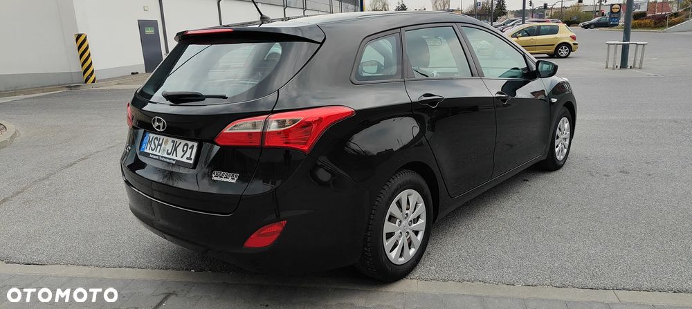 Hyundai i30 blue Kombi 1.4 Style - 21