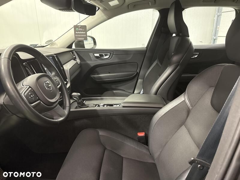 Volvo XC 60 D4 Momentum Pro - 11