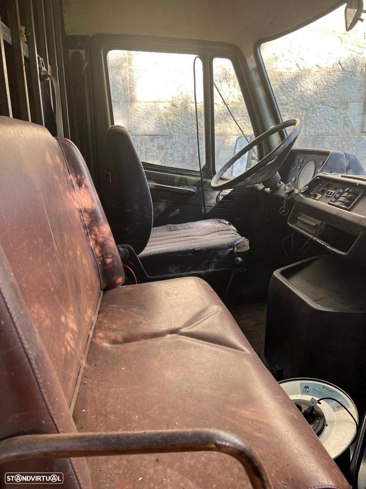 Mercedes-Benz 100 - 11