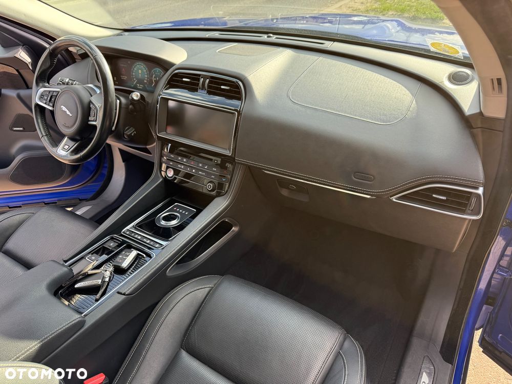 Jaguar F-Pace 20d AWD R-Sport - 32