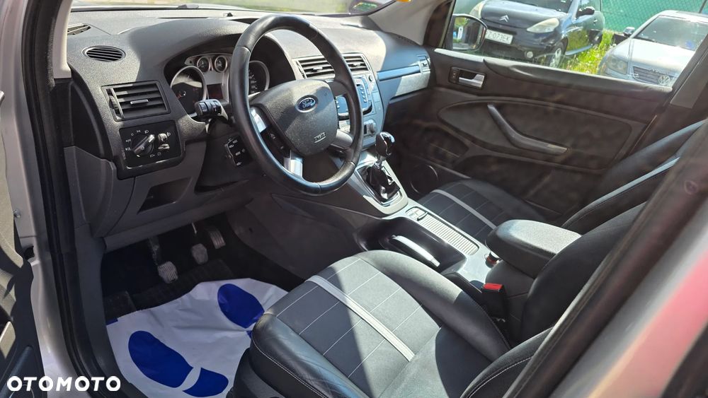 Ford Kuga 2.0 TDCi 2x4 Titanium - 11