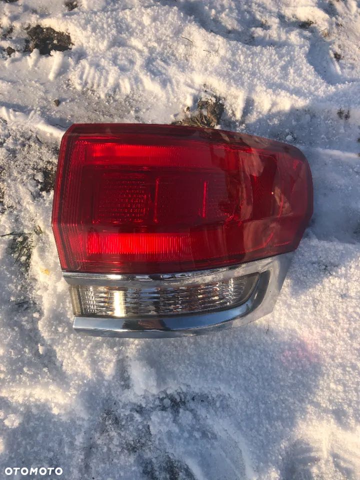 LAMPA TYLNA PRAWA GRAND CHEROKEE WK2 - 1