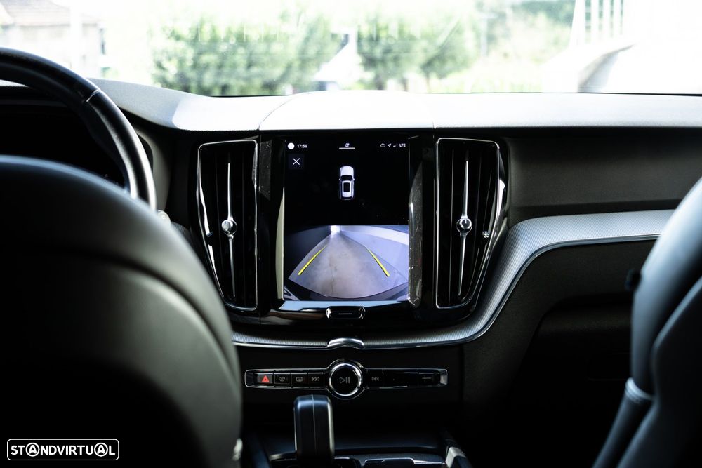 Volvo XC 60 2.0 B4 R-Design Geartronic - 41