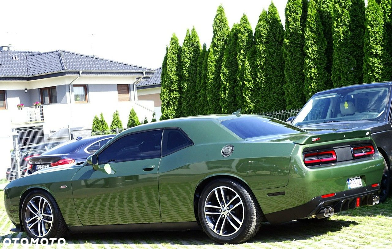 Dodge Challenger - 9