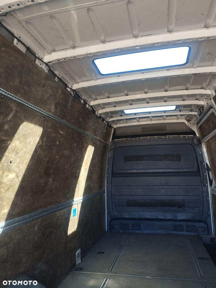 Mercedes-Benz Sprinter - 12