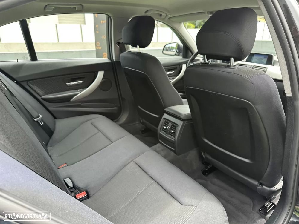 BMW 320 d EfficientDynamics Line Sport - 59