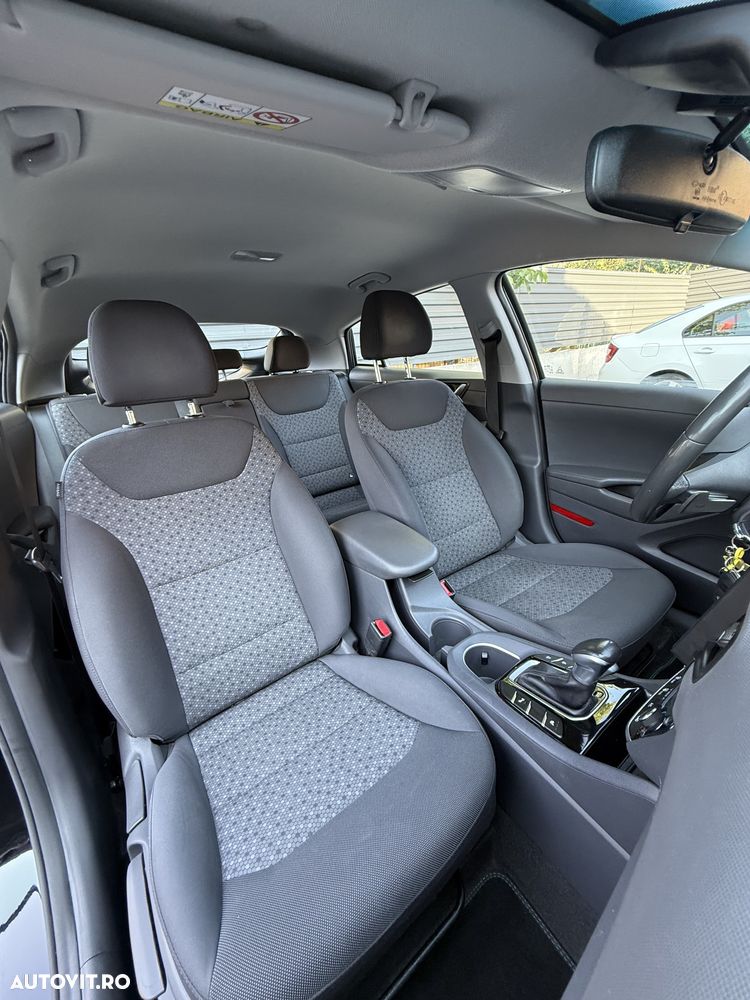 Hyundai IONIQ - 13