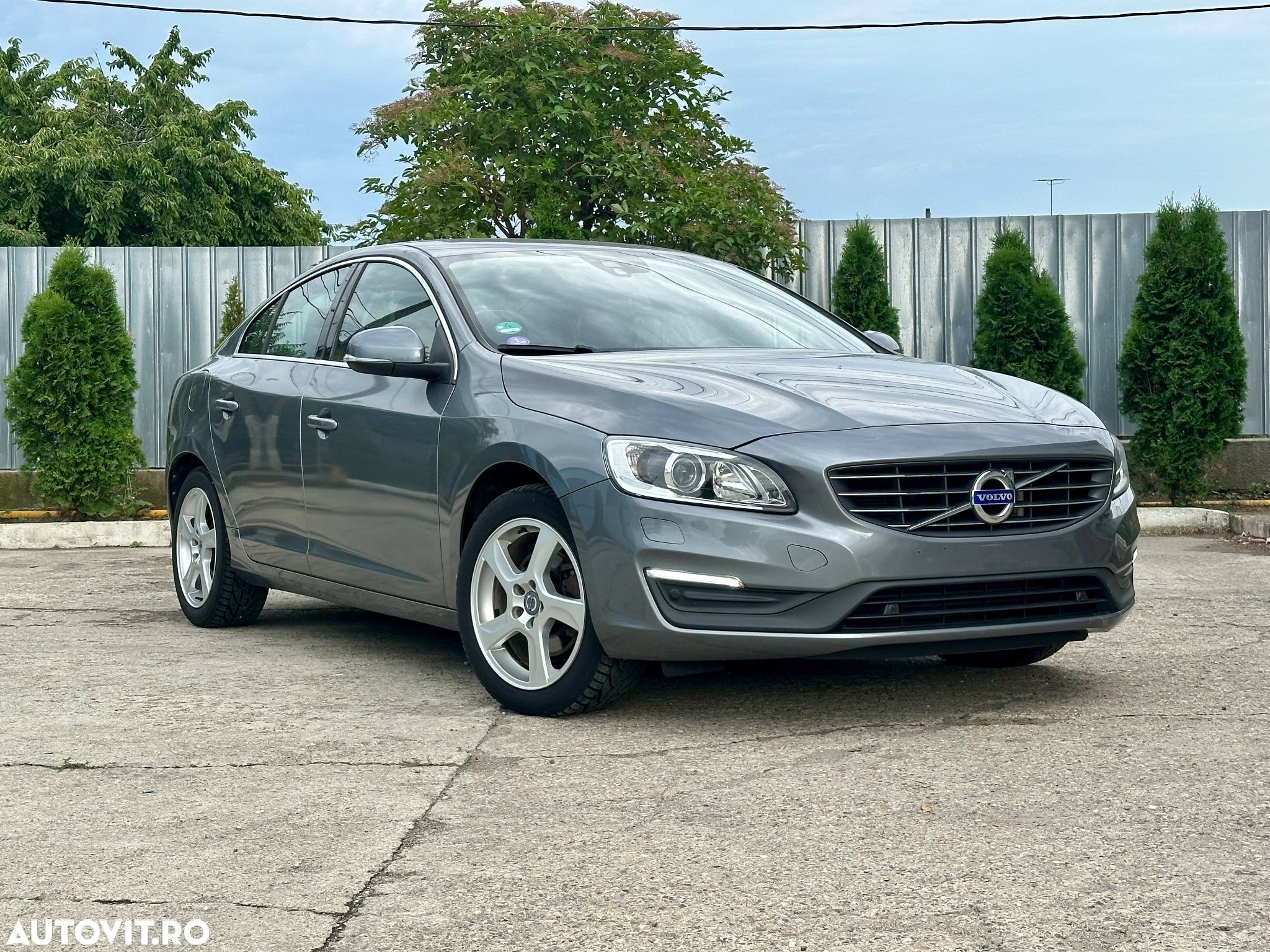 Volvo S60 T3 Powershift Kinetic - 1