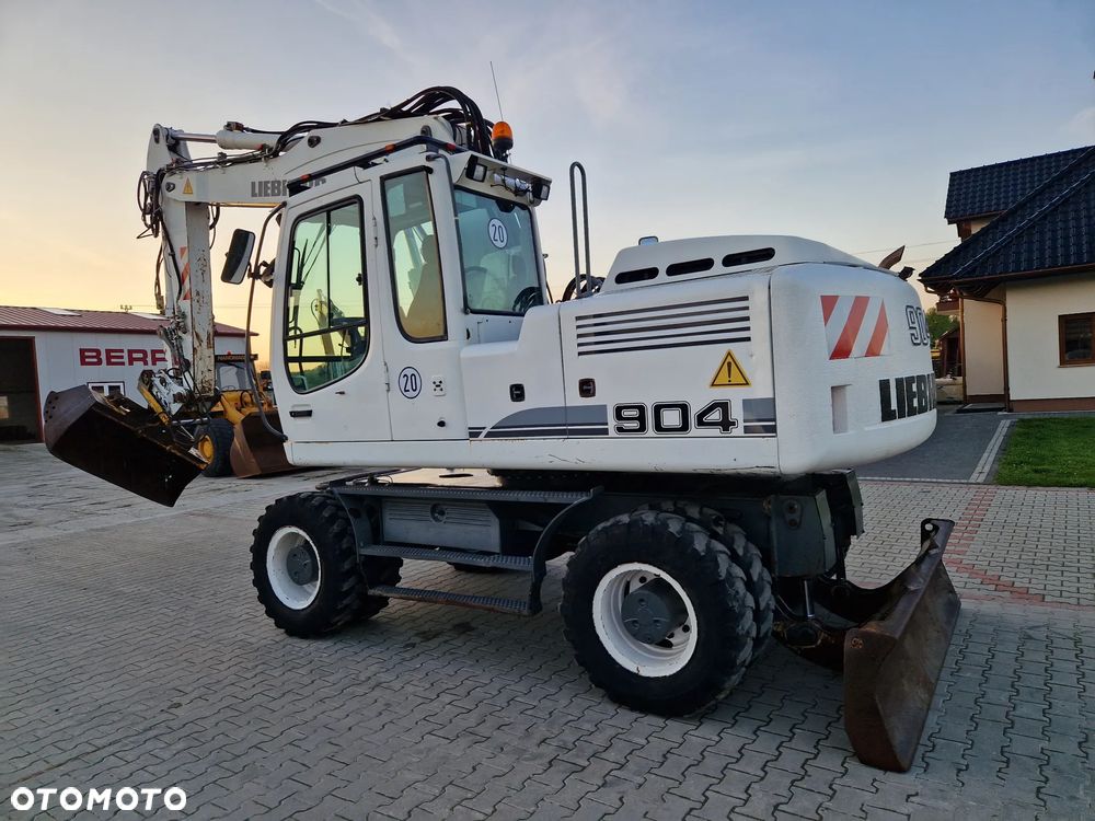 Liebherr A904 - 5