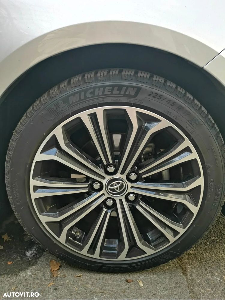 Toyota Corolla - 12