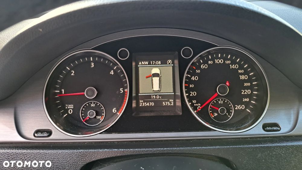 Volkswagen Passat 2.0 TDI DPF DSG Individual Chrom - 35