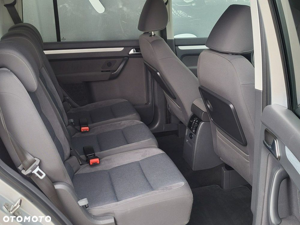 Volkswagen Touran - 14