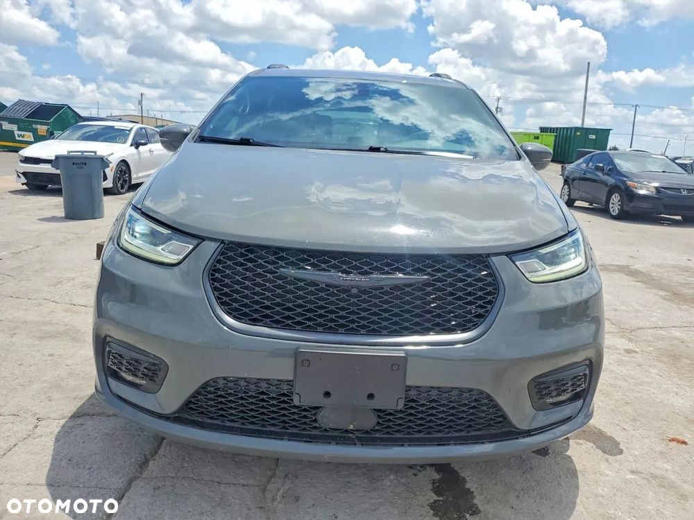 Chrysler Pacifica - 5