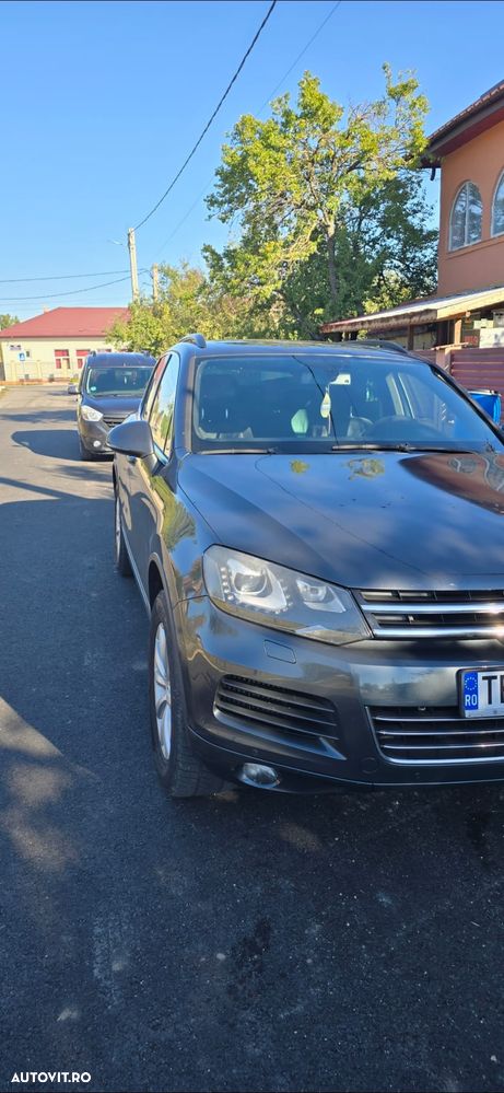 Volkswagen Touareg - 1