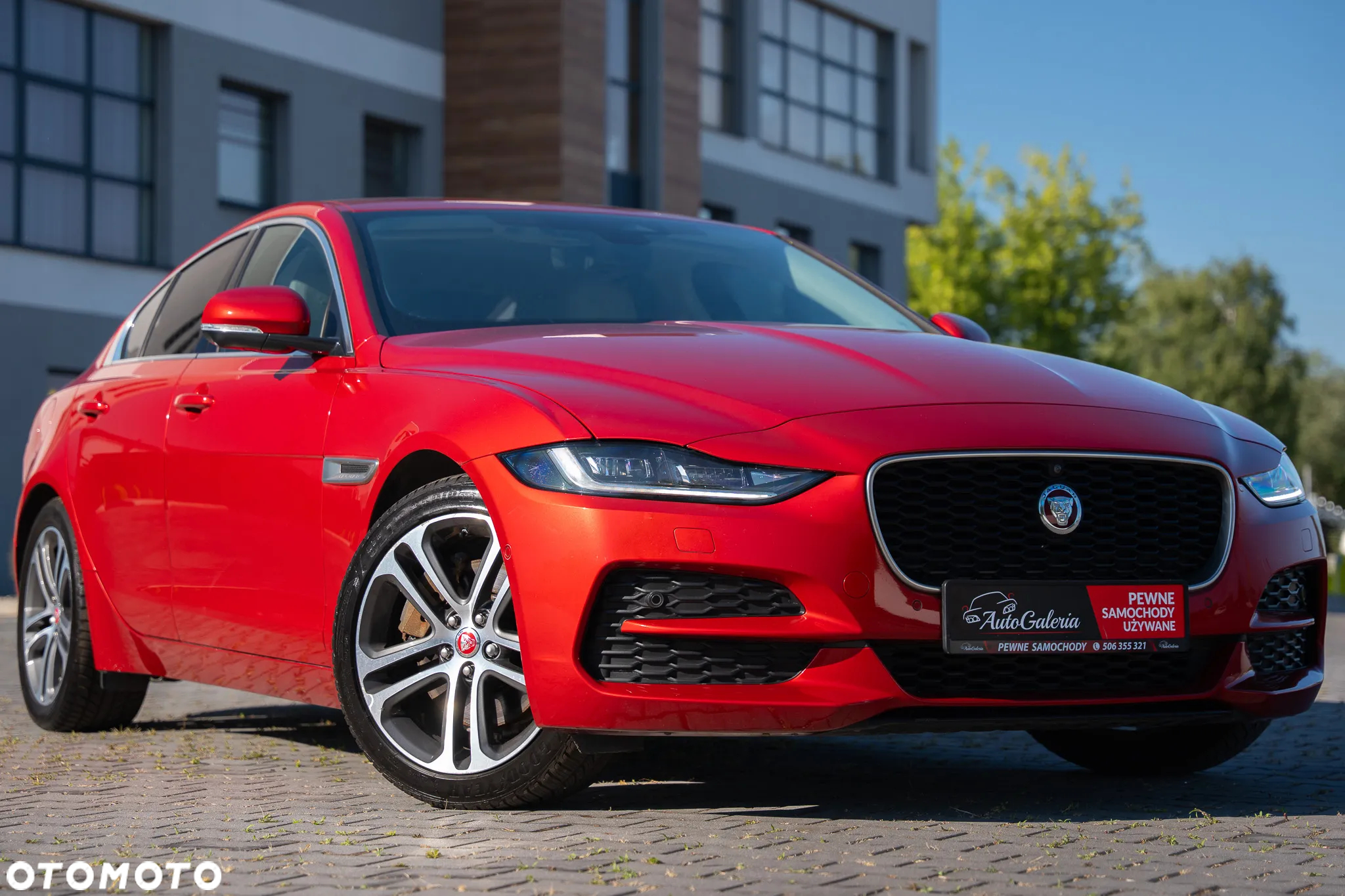 Jaguar XE 2.0 D180 R-Dynamic HSE - 8