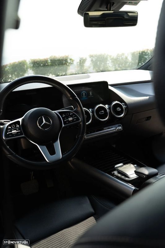 Mercedes-Benz GLA 180 d - 18