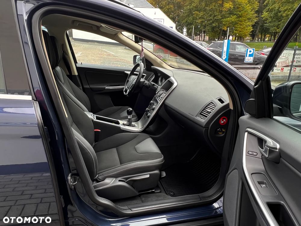 Volvo XC 60 DRIVe Momentum - 16