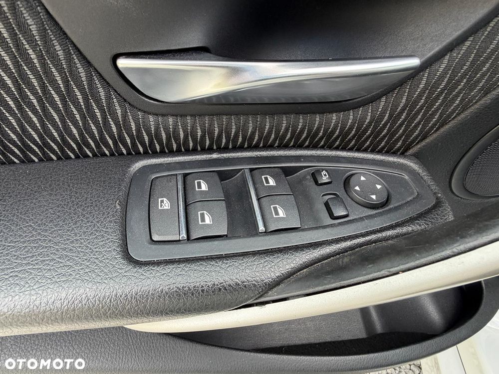 BMW Seria 3 318d Luxury Line - 30