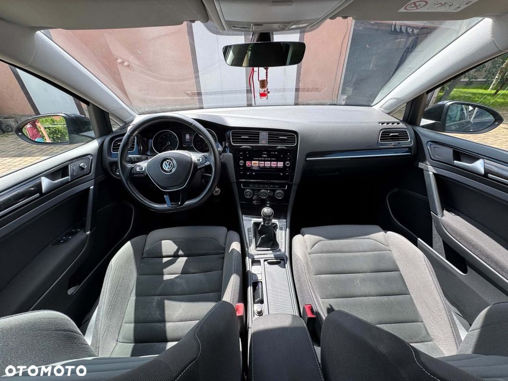 Volkswagen Golf - 5