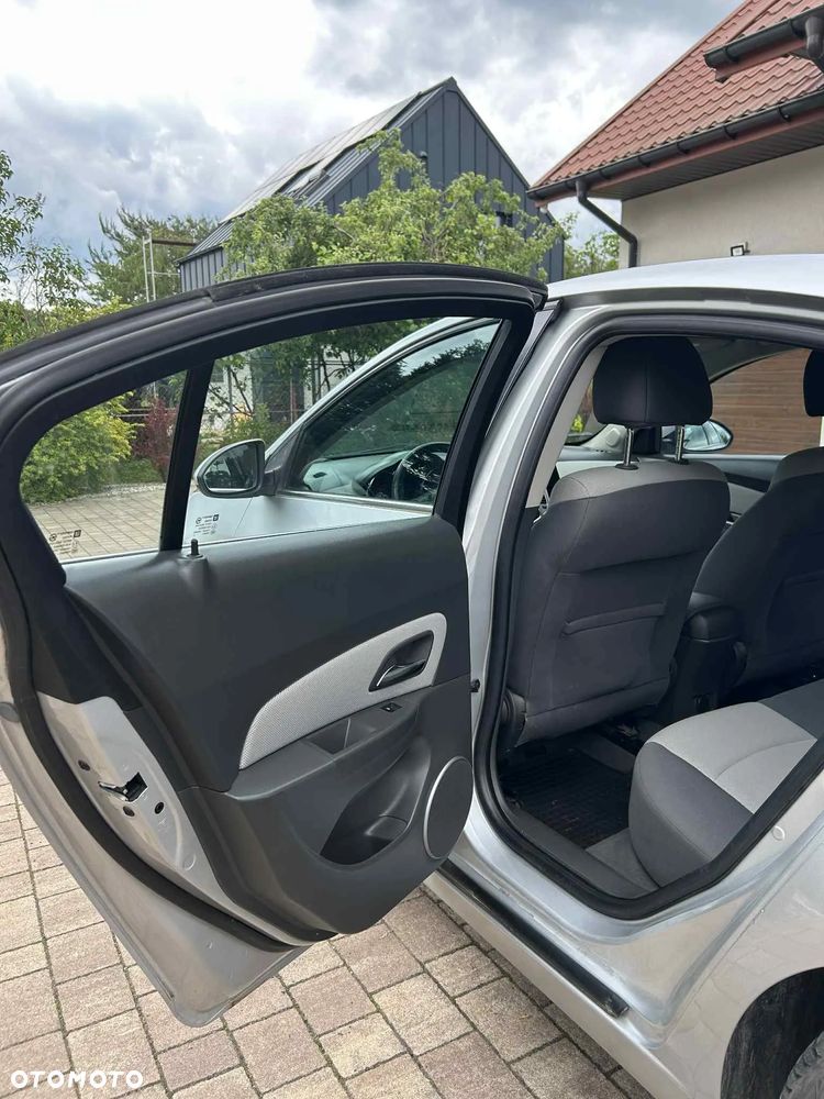 Chevrolet Cruze 1.8 LS - 5