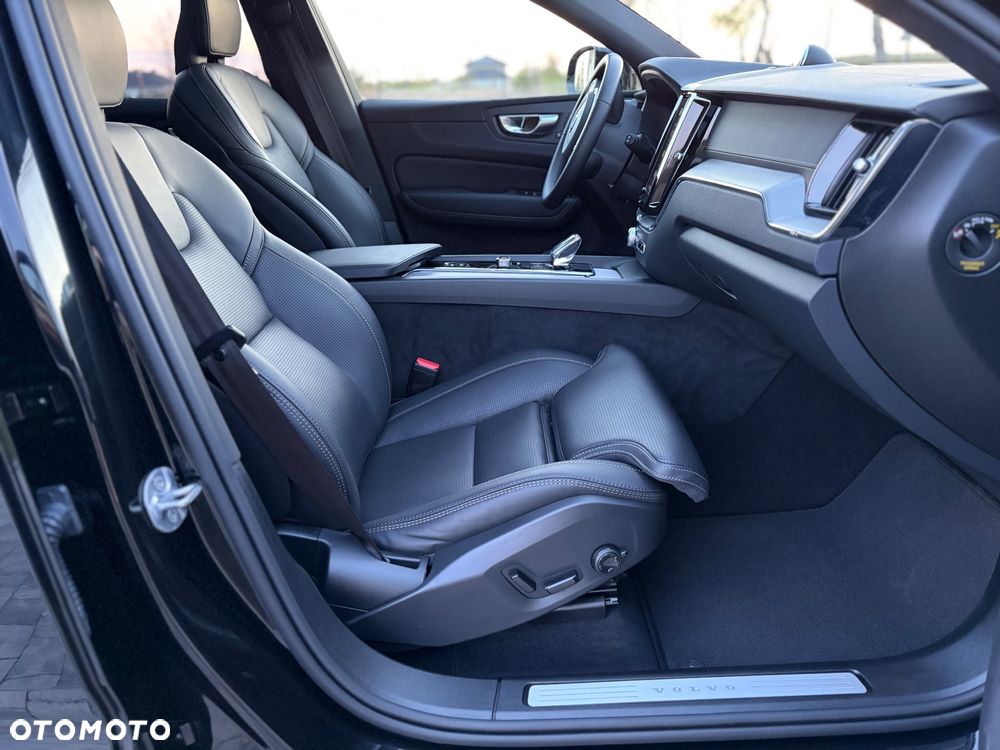 Volvo XC 60 B5 B AWD Ultimate Black Edition - 16