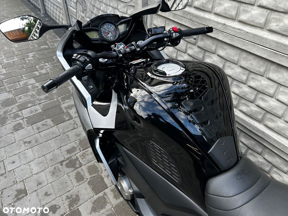 Honda VFR - 16