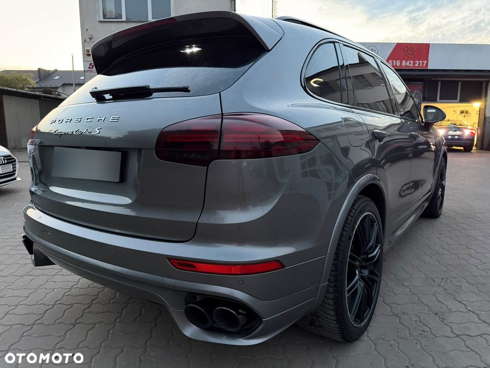 Porsche Cayenne Turbo S - 6