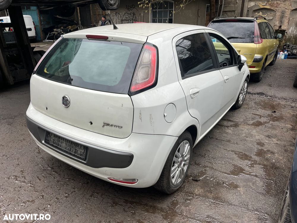 Dezmembrez Fiat Punto facelift alb 2010-2011 1,4 benzina - 7