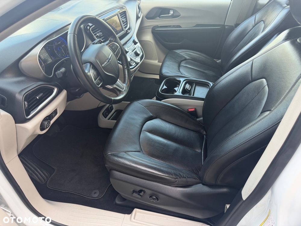 Chrysler Pacifica - 23