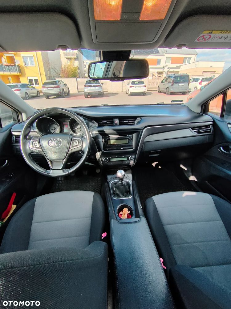 Toyota Avensis 1.8 Active - 9