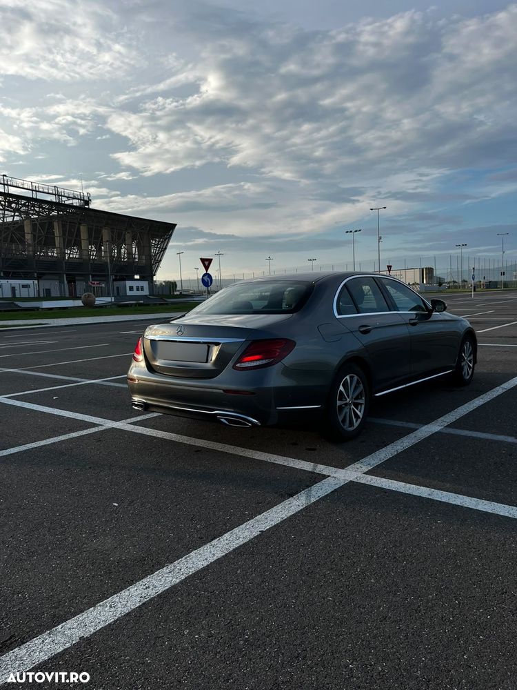 Mercedes-Benz E 220 d T-Modell Aut - 2