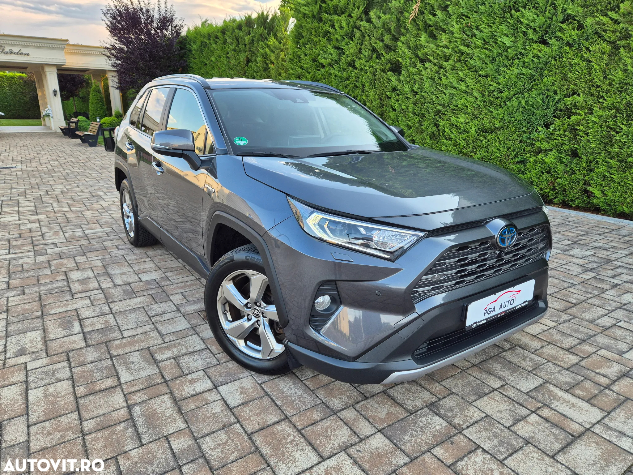 Toyota RAV4 2.5 4x4 Hybrid Lounge - 2