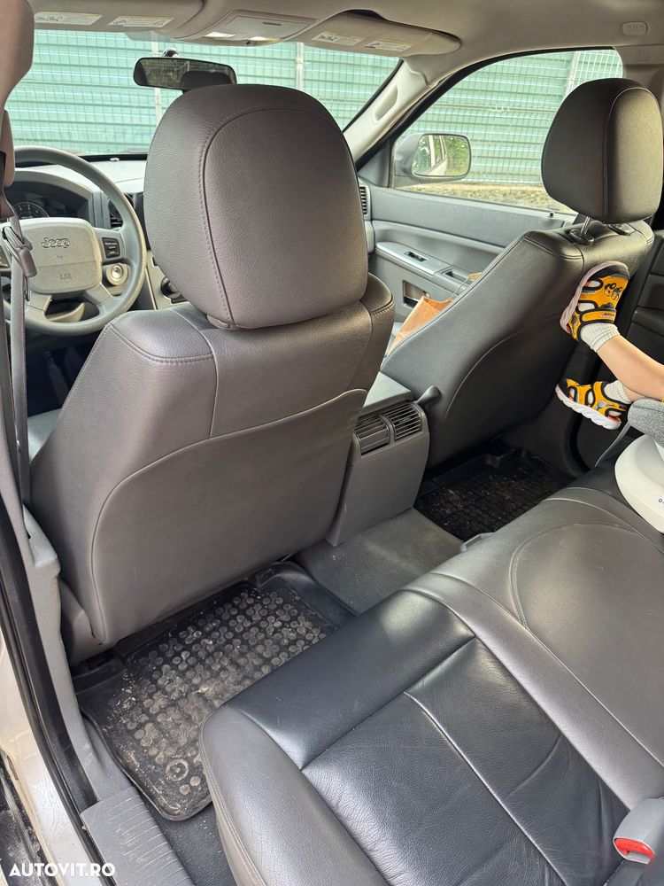 Jeep Grand Cherokee - 8