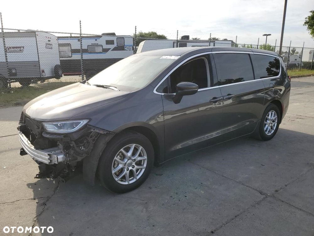 Chrysler Pacifica - 2