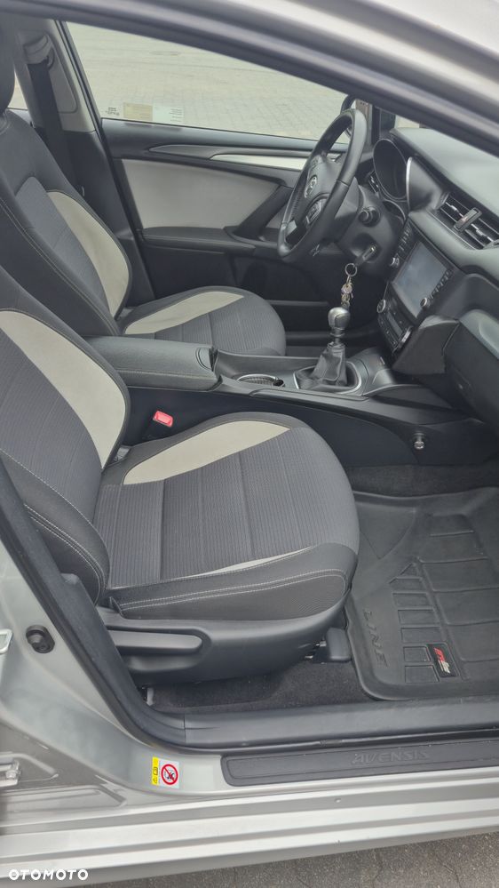 Toyota Avensis 1.8 Premium - 6