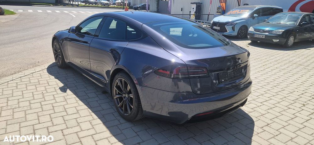 Tesla Model S - 6