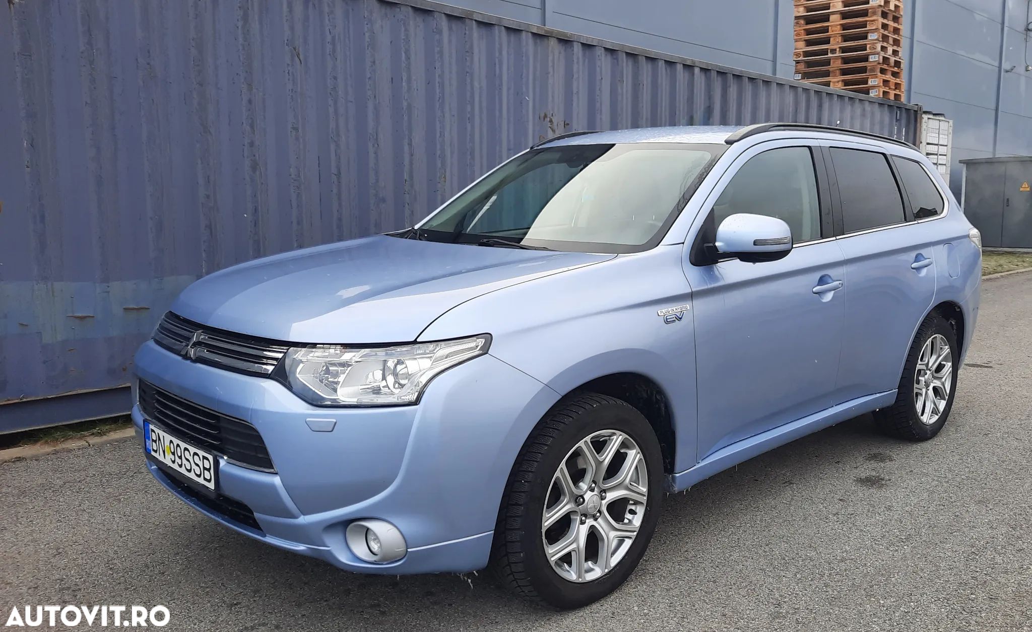 Mitsubishi Outlander 2.0 4WD Plug-In Hybrid - 1