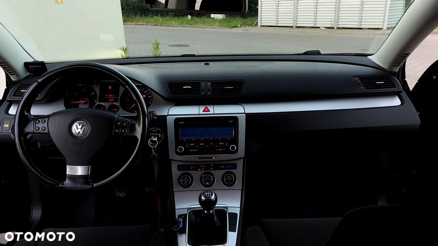 Volkswagen Passat 2.0 TDI Comfortline - 17