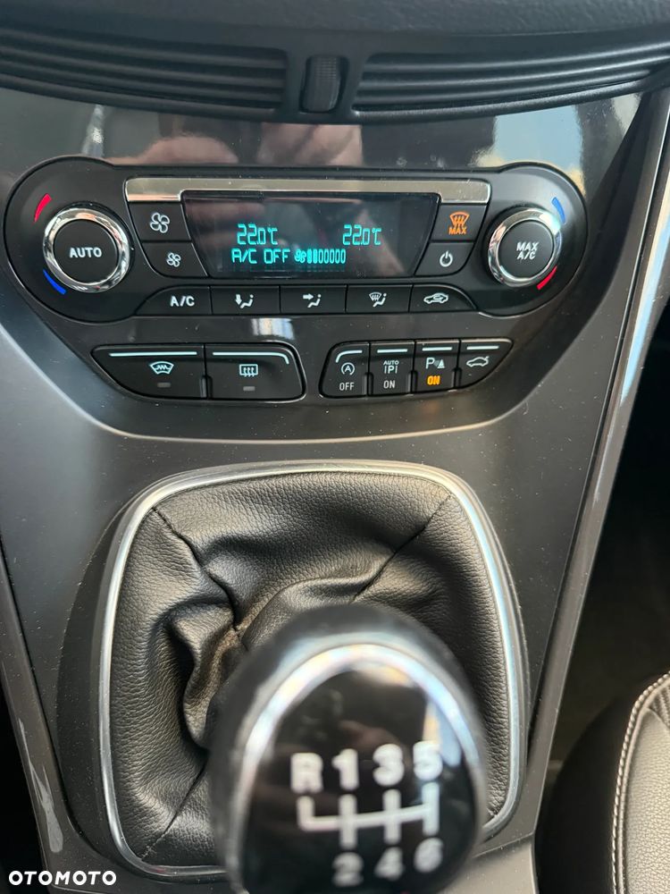 Ford Kuga 1.5 EcoBoost 2x4 Titanium - 16