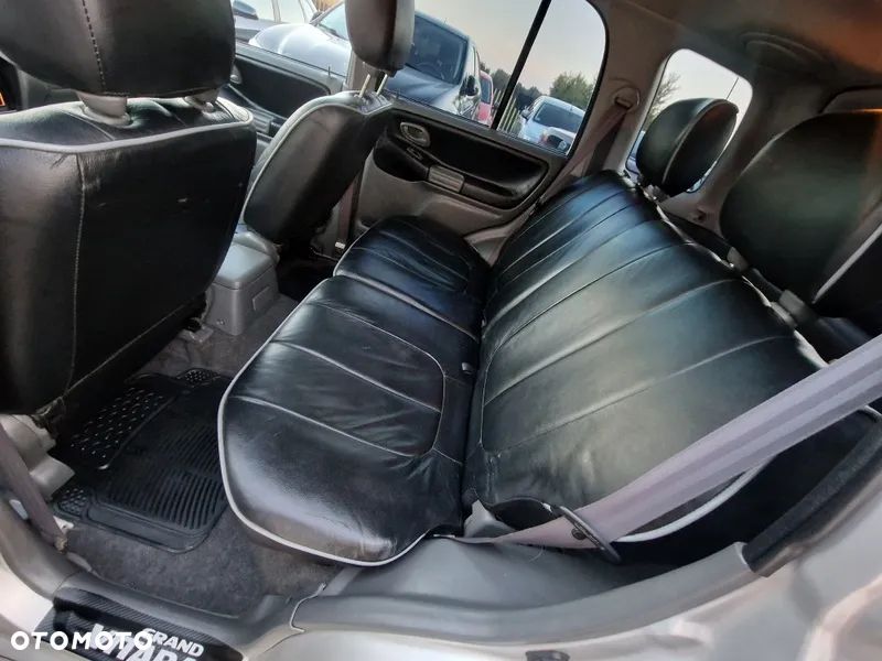 Suzuki Grand Vitara 2.5 V6 - 8