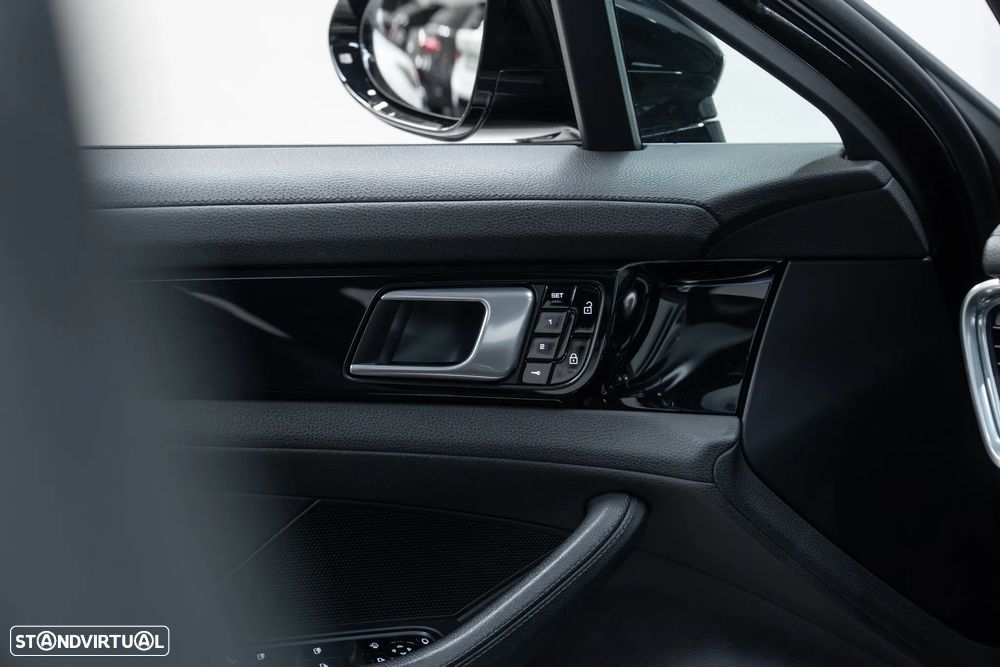 Porsche Panamera Sport Turismo - 25