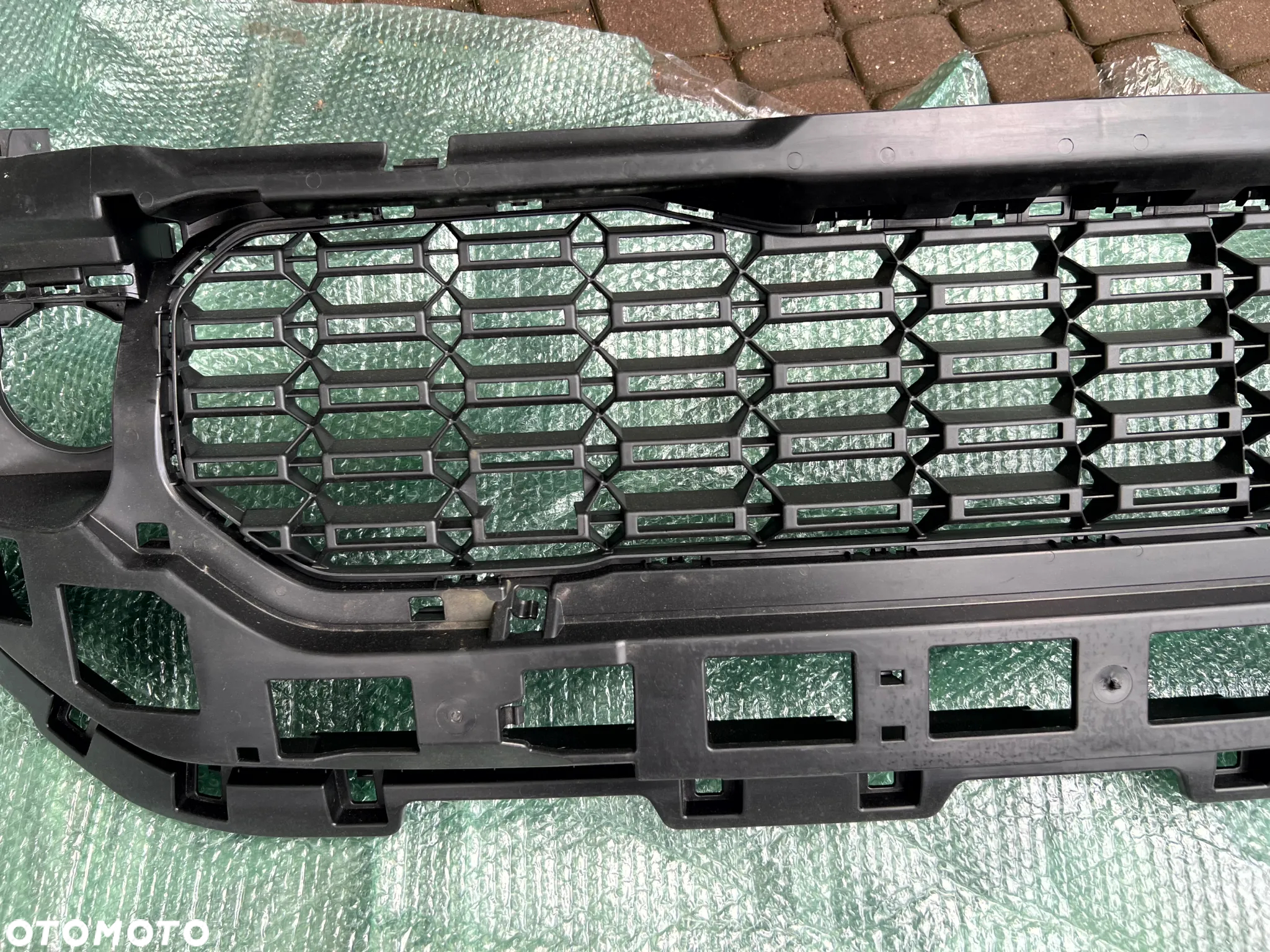 DACIA SANDERO III 2024- ATRAPA ZDERZAKA PRZEDNIEGO KRATKA GRILL NOWY ORYGINAŁ 620263520R - 3