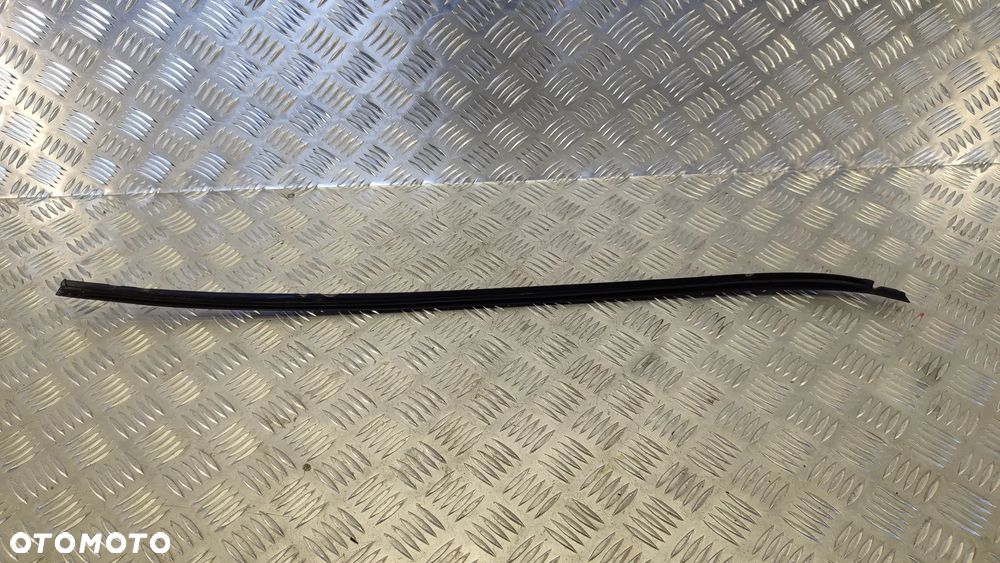 VW TOUAREG 7L 06-09R LISTWA LISTWY USZCZELKI SZYBY CZOLOWEJ LISTWA SZYBY CZOŁOWEJ PRZÓD PRAWA 7L6854328 LEWA 7L6854327 - 4