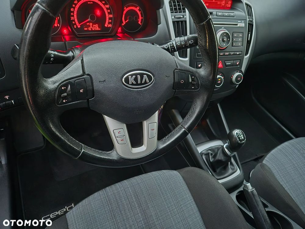 Kia Ceed 1.4 CVVT SW ISG Vision - 25